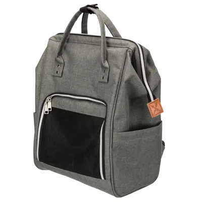 Sac à dos gris avec poche avant en maille noire, deux poignées supérieures, poches latérales et fermeture éclair blanche visible. Étiquette marron cousue sur le côté.