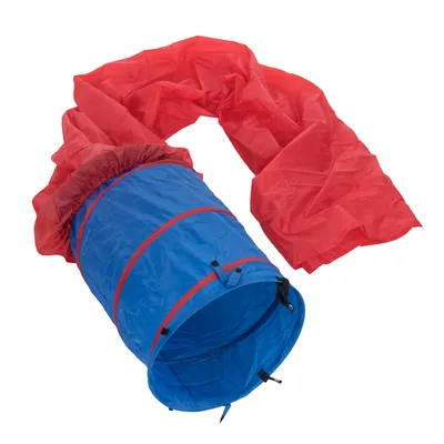 Legetunnel af rød og blå nylon, sammenklappelig med fastgørelsesstropper.