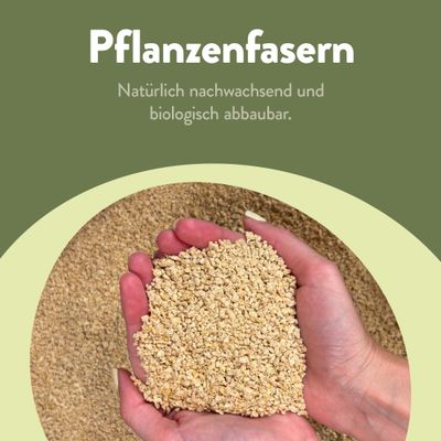 Pflanzenfasern, natürlich nachwachsend und biologisch abbaubar. Hände halten eine Portion der Fasern.