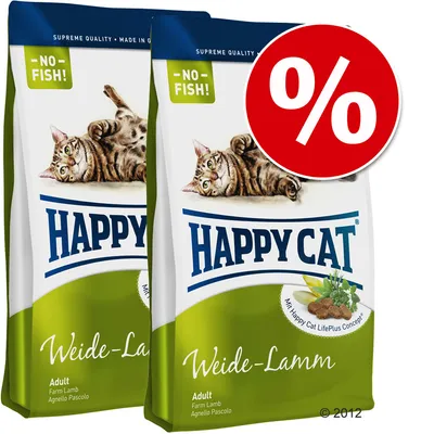 To poser Happy Cat Weide-Lamm kattefoder, tekst: NO FISH!, Adult Farm Lamb, stort rødt procenttegn for tilbud.
