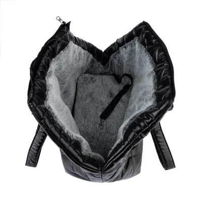 Borsa da trasporto nera con interno grigio morbido e clip di sicurezza per pet. Design aperto mostra i dettagli interni.