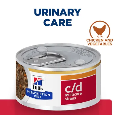 Консерва Hill's Prescription Diet c/d multicare stress, Urinary Care, Chicken and Vegetables. Видими са парчета месо и зеленчуци.