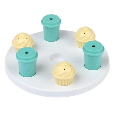 Pyöreä lelu, jossa on keltaisia ja turkooseja cupcake-muotoisia säiliöitä, sopii interaktiiviseen leikkiin tai palkitsemiseen.