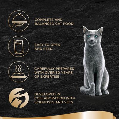 Teksti: Complete and balanced cat food, easy to open and feed, carefully prepared with over 30 years of expertise, developed in collaboration with scientists and vets. Kuvassa kissa.