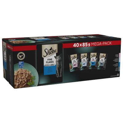 Three product features: 100% complete and balanced nutrition, with natural and high quality ingredients, no artificial colourants or preservatives.