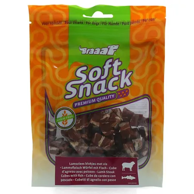 Braaaf Soft Snack Premium Quality, graanvrij, lamsvleesblokjes met vis. Voor honden. Verpakking toont product en ingrediënteninformatie.