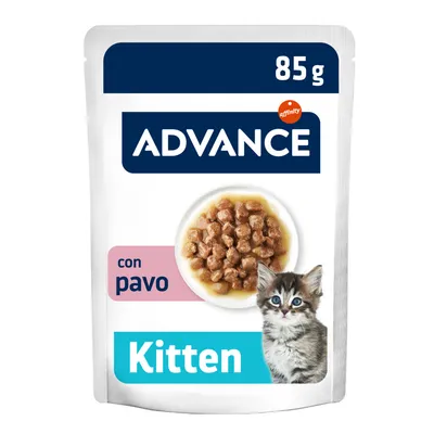Advance Kitten con pavo, 85 g. Imagen de comida húmeda para gatitos en salsa y foto de un gato pequeño. Marca Affinity visible en el envase.