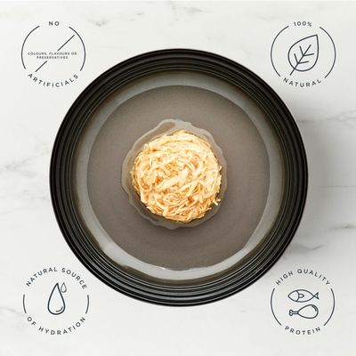 Encore Chicken Selection, 5 x 50g pouches. 100% natural ingredients. Varieties: 2x chicken breast, 2x chicken breast with duck, 1x chicken breast with salmon in sauce.