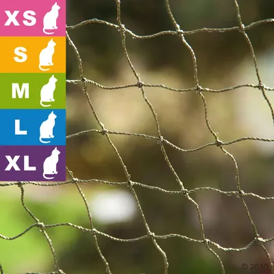 Grillage en corde tressée avec tableau des tailles à gauche : XS, S, M, L, XL, chaque taille illustrée par une silhouette de chat blanc sur fond coloré. Grillage en corde tressée avec tableau des tailles à gauche : XS, S, M, L, XL, chaque taille illustrée par une silhouette de chat blanc sur fond coloré.