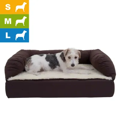 Panier pour chien avec coussin beige et rebords marron, chien allongé dessus. Icônes tailles S, M, L en haut à gauche indiquant différentes tailles disponibles.