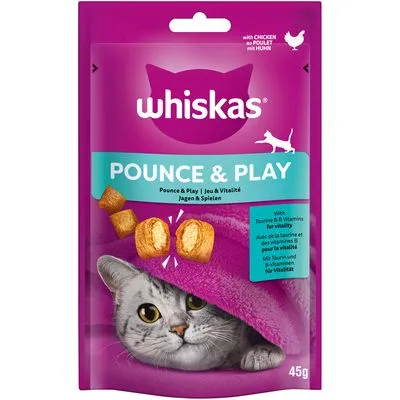 Whiskas Pounce & Play kattensnack met kip, 45g. Met taurine en B-vitamines voor vitaliteit. Afbeelding van een kat en snacks op de verpakking.