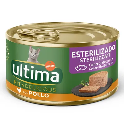 Ultima Fit & Delicious csirkehússal, ivartalanított macskáknak, testsúlykontroll. Látható: konzerv macskaeledel és csirke fekete tányéron.
