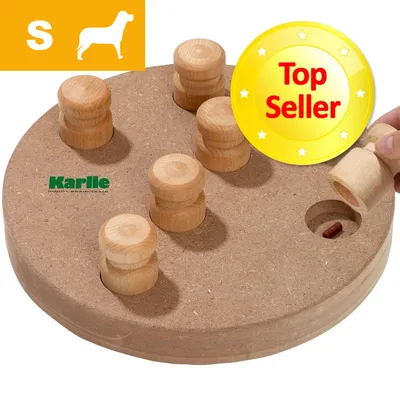 Karlie-merkkinen koiran puinen älypeli, pyöreä levy ja puiset palikat. Koko S. Keltainen merkki: Top Seller. Yhdessä kolossa näkyy makupala.