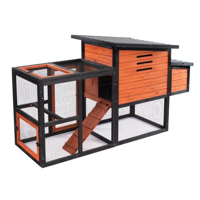 Recinto in legno con griglia metallica nera, rampe e area protetta. Adatto per piccoli animali. Forma rettangolare con più livelli e punti di accesso.