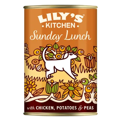 Lily's Kitchen Sunday Lunch, with chicken, potatoes & peas. Koiranruokapurkki, etiketissä valkoinen koira ja kukkia. Tuotenimi ja ainesosat näkyvissä englanniksi. Lily's Kitchen Sunday Lunch, with chicken, potatoes & peas. Koiranruokapurkki, etiketissä valkoinen koira ja kukkia. Tuotenimi ja ainesosat näkyvissä englanniksi.