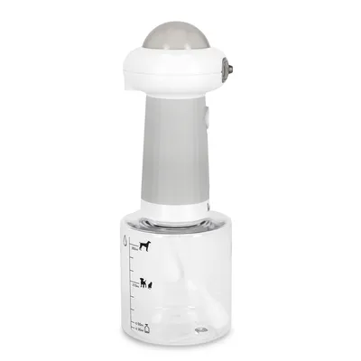 Bouteille graduée avec pictogrammes chien et chat, repères 350 ml et 210 ml, poignée blanche et grise, couvercle métallique rond sur le dessus. Aucun texte de marque visible.