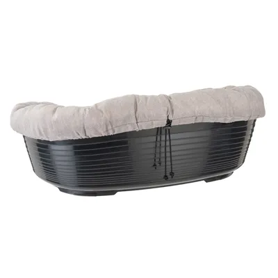Letto per animali in plastica nera con rivestimento in tessuto grigio chiaro rimovibile e coulisse per il fissaggio.