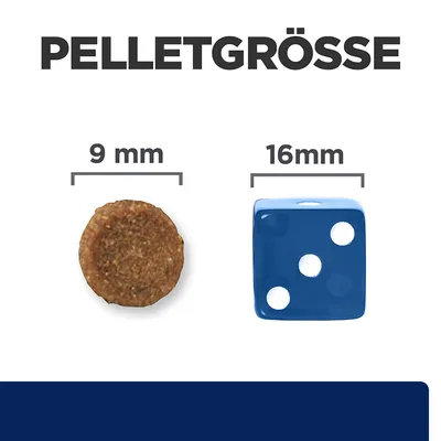 Comparaison de taille : une croquette ronde de 9 mm à côté d’un dé bleu de 16 mm. Texte en haut : PELLETGRÖSSE. Indications de dimensions sous chaque objet.