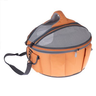 Oranje draagtas met schouderriem en grijs gaasdeksel, ritssluiting rondom en zijvakken. Materiaal: textiel en gaas. Geen merknaam zichtbaar.