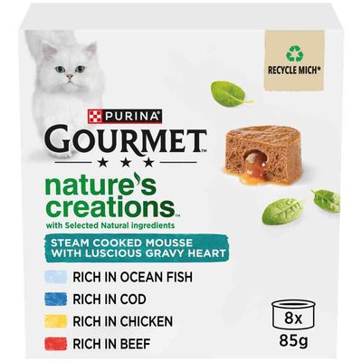 Steam cooked mousse with gravy heart, rich in ocean fish, cod, chicken, and beef. Contains 8 portions of 85g each. Recyclable packaging indicated.