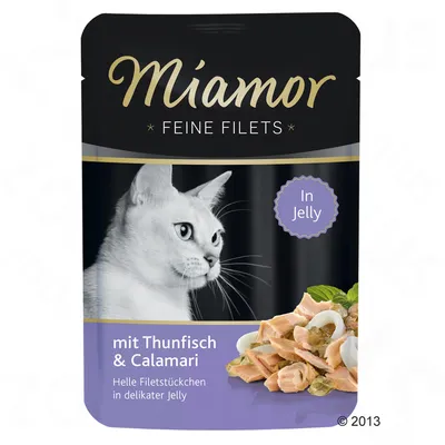 Miamor Feine Filets In Jelly, mit Thunfisch & Calamari. Sachet avec photo de chat et morceaux de filet clair en gelée visibles sur l’emballage. Texte en allemand et anglais.