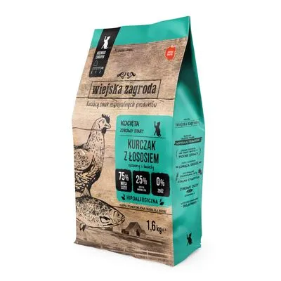 Wiej­ska Zagroda kattenvoer, Kurczak z Łososiem, 1,6 kg. Tekst op verpakking: 75% vlees, 25% groenten, 0% graan. Hypoallergeen. Poolse tekst zichtbaar.