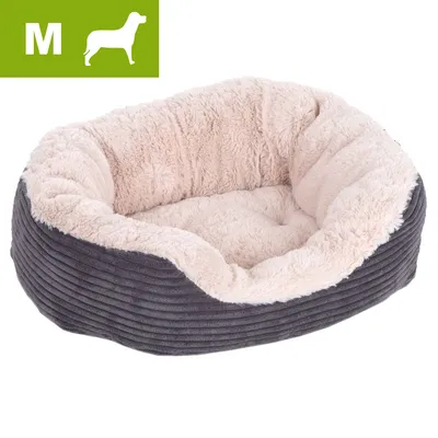 Hundeseng i størrelse M, blød beige plys indvendigt og mørkegrå ribbet stof udvendigt. Grøn felt med hvidt M og hundesilhuet øverst til venstre. Hundeseng i størrelse M, blød beige plys indvendigt og mørkegrå ribbet stof udvendigt. Grøn felt med hvidt M og hundesilhuet øverst til venstre.