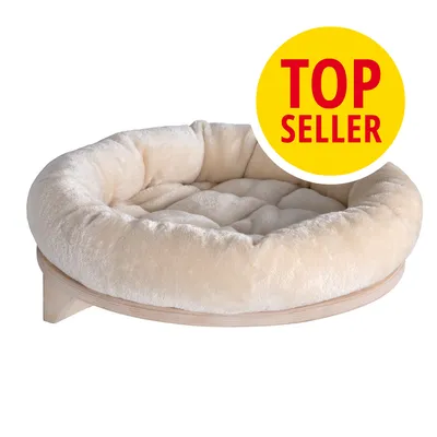 Pyöreä, pehmeä vaalea lemmikkipeti puisella alustalla. Kuvassa keltainen merkki: TOP SELLER.