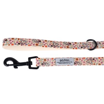 Harry Potter vodítko pro psy s barevným květinovým vzorem a symboly, černá karabina a kovový kroužek. Licenční text viditelný na etiketě.