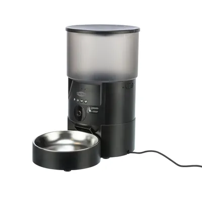 Trixie comedero automático con carcasa negra, recipiente transparente y cuenco de acero inoxidable. Funciona eléctricamente con cable.