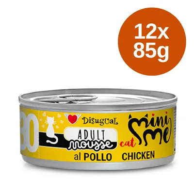 Disugual Mini Me Adult Mousse με κοτόπουλο, 12x85g. Κίτρινο κουτί με σχέδιο γάτας και λεπτομέρειες προϊόντος.