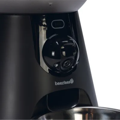 Beeztees distributore automatico di cibo con telecamera e ciotola in acciaio inox, design nero, pulsante con scritta 'Feed'.