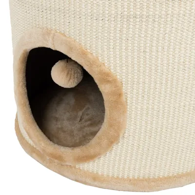 Cueva rascador beige con interior de felpa suave y pelota colgante para jugar. Exterior de sisal para el cuidado de las garras.