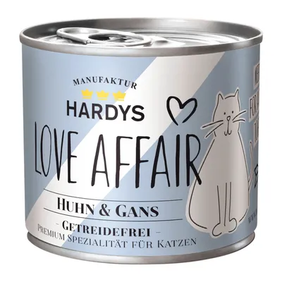 Hardys Manufaktur Love Affair, kip & gans, graanvrij, premium specialiteit voor katten. Blik met blauw-wit design en kattenillustratie.