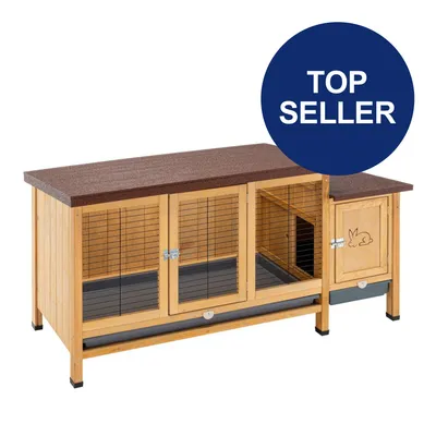 Holz-Kleintierstall mit Gittertüren und separatem Bereich, braunes Dach. Blauer Kreis mit Text 'Top Seller'.