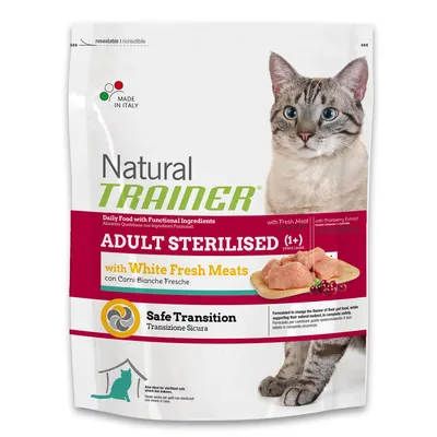 Balení Natural Trainer Adult Sterilised (1+) with White Fresh Meats, obrázek kočky, nápisy Made in Italy, Safe Transition, s brusinkovým extraktem a čerstvým masem.