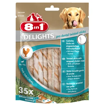 8in1 Delights pro dental twisted sticks, 35 броя. Усукани пръчици с пилешко месо и анти-плакова формула. За кучета 2–12 кг. Видими минерали. Текст на английски и немски.