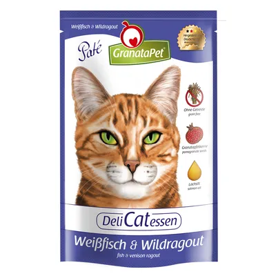 GranataPet DeliCatessen Paté para gatos, Weißfisch & Wildragout. Sin cereales, semillas de granada, aceite de salmón. Hecho en Alemania. Imagen de un gato en el envase.