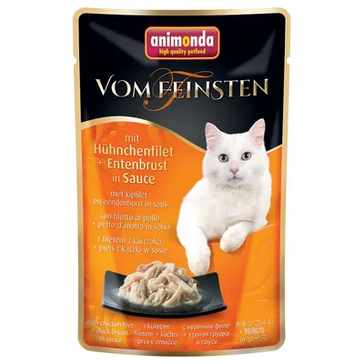 Animonda Vom Feinsten pouch with chicken fillet and duck breast in sauce, shown in multiple languages with an image of the food on a plate.