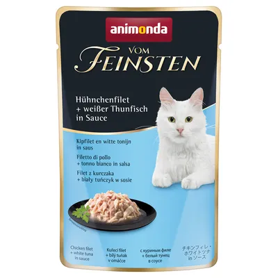 Animonda Vom Feinsten kuracie filé + biely tuniak v omáčke. Zobrazenie bielej mačky a podávaného filé na čiernom tanieri.