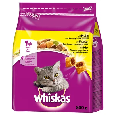 Whiskas суха храна за котки 1+ години, с пиле, 800 г. Видими са гранули и текст: „100% комплет и балансиран“, „mit Huhn“, „au Poulet“. Whiskas суха храна за котки 1+ години, с пиле, 800 г. Видими са гранули и текст: „100% комплет и балансиран“, „mit Huhn“, „au Poulet“.
