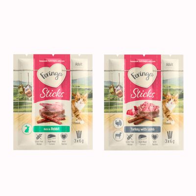 Feringa Sticks: Turkey with Lamb, Chicken with Duck, Salmon & Trout. Opakowania 18 g dla dorosłych kotów. Napis na pomarańczowym kole: Wypróbuj teraz!