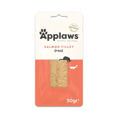 Applaws Natural Cat Food, Salmon Fillet treat, 100% natural ingredients, sachet de 30 g. Texte en anglais sur l’emballage.