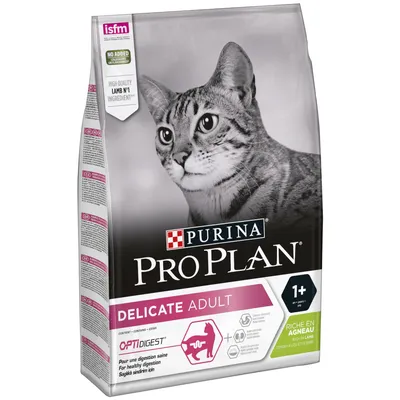 Опаковка PURINA PRO PLAN Delicate Adult 1+ за котки, с агнешко. Видими надписи: OPTIDIGEST, RICHE EN AGNEAU, ISFM, NO ADDED ARTIFICIAL COLOURS, HIGH QUALITY LAMB N°1 INGREDIENT.