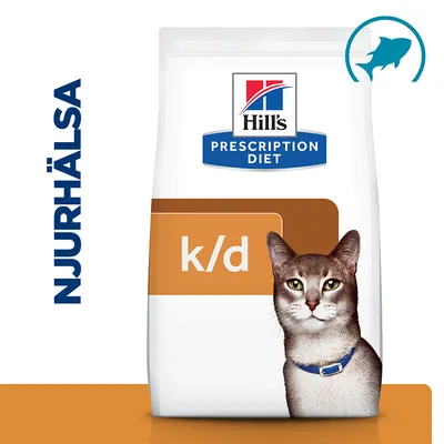 Hill's Prescription Diet k/d kattmat, texten 'NJURHÄLSA' till vänster, bild på katt med blått halsband och fiskikon uppe till höger på förpackningen. Hill's Prescription Diet k/d kattmat, texten 'NJURHÄLSA' till vänster, bild på katt med blått halsband och fiskikon uppe till höger på förpackningen.