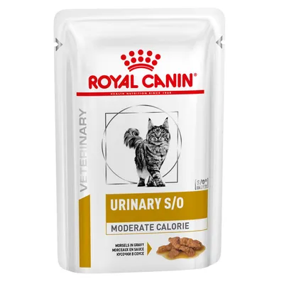 Sachet Royal Canin Veterinary URINARY S/O Moderate Calorie pour chat, morceaux en sauce, texte visible en anglais et russe, image d’un chat et croquettes en sauce.
