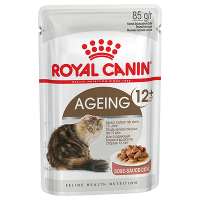 ROYAL CANIN AGEING 12+ vrečka 85 g, hrana v omaki za starejše mačke. Na embalaži slika dolgodlake mačke in koščki hrane v omaki. Vidno tudi: SOSE-SAUCE-COUC.