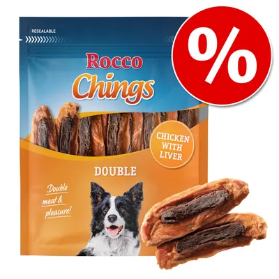 Пакет Rocco Chings Double, видими пилешки и чернодробни ленти, надпис CHICKEN WITH LIVER, промоционален знак с процент, изображение на куче отпред.