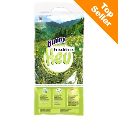 Confezione di fieno Bunny Nature FrischGras Heu, testo visibile: FreshGrass Hay, Top Seller in alto a destra, immagini di prato e colline sul packaging.