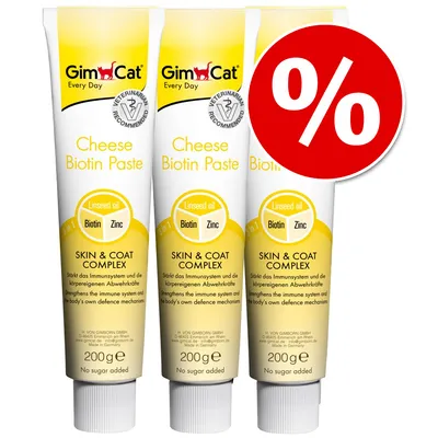 GimCat Cheese Biotin Paste, 3 x 200 g tuubia. Tekstit: Linseed oil, Biotin, Zinc, Skin & Coat Complex, No sugar added. Punainen prosenttimerkki tarjousmerkintänä.